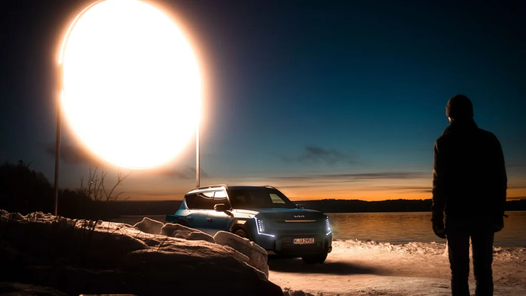 Kia-EV9-zasila-w-Norwegii-instalację-świetlną-imitującą-słońce2-1