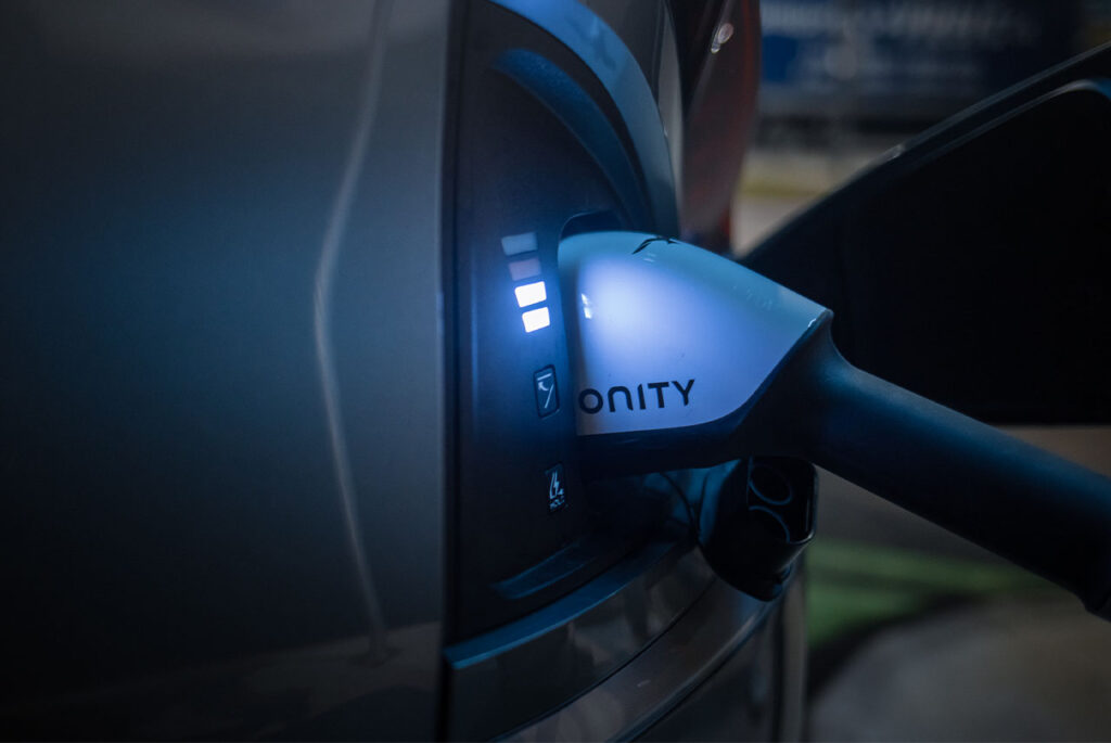 Ładowanie elektrycznego samochodu KIA EV6