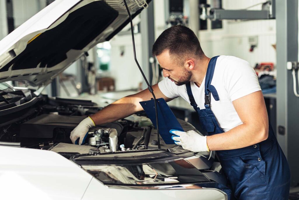 Jak przygotować auto do wakacji? Długa podróż samochodem bez przeszkód