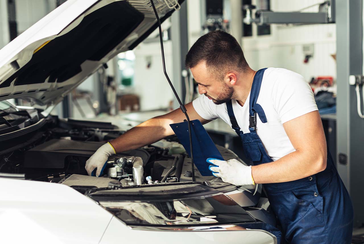 Jak przygotować auto do wakacji? Długa podróż samochodem bez przeszkód
